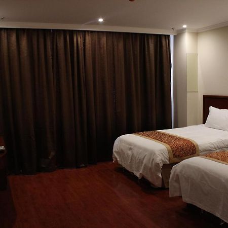 Greentree Wulumuqi Airport Hotel Urumqi Ngoại thất bức ảnh