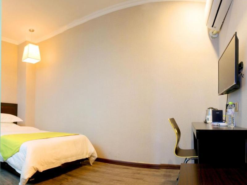 Greentree Wulumuqi Airport Hotel Urumqi Ngoại thất bức ảnh